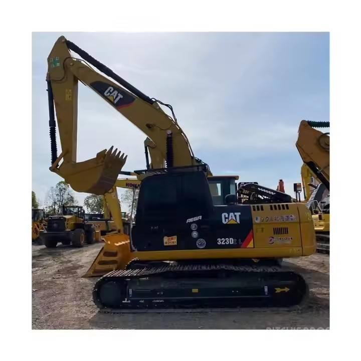 CAT 323 D2L Pelle sur chenilles