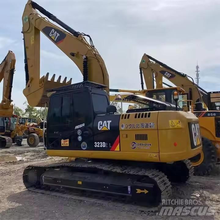 CAT 323 D2L Pelle sur chenilles