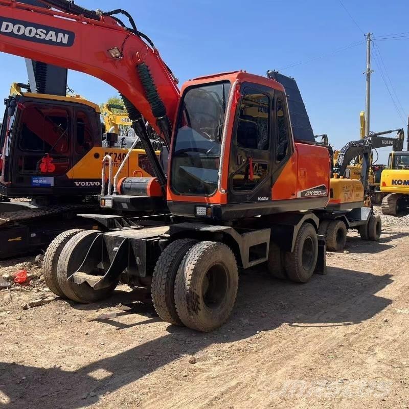 Doosan DX150W Pelle sur pneus