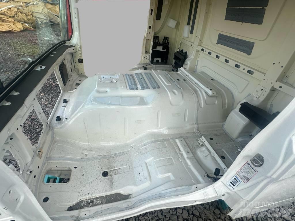 Scania P 370 Cabines