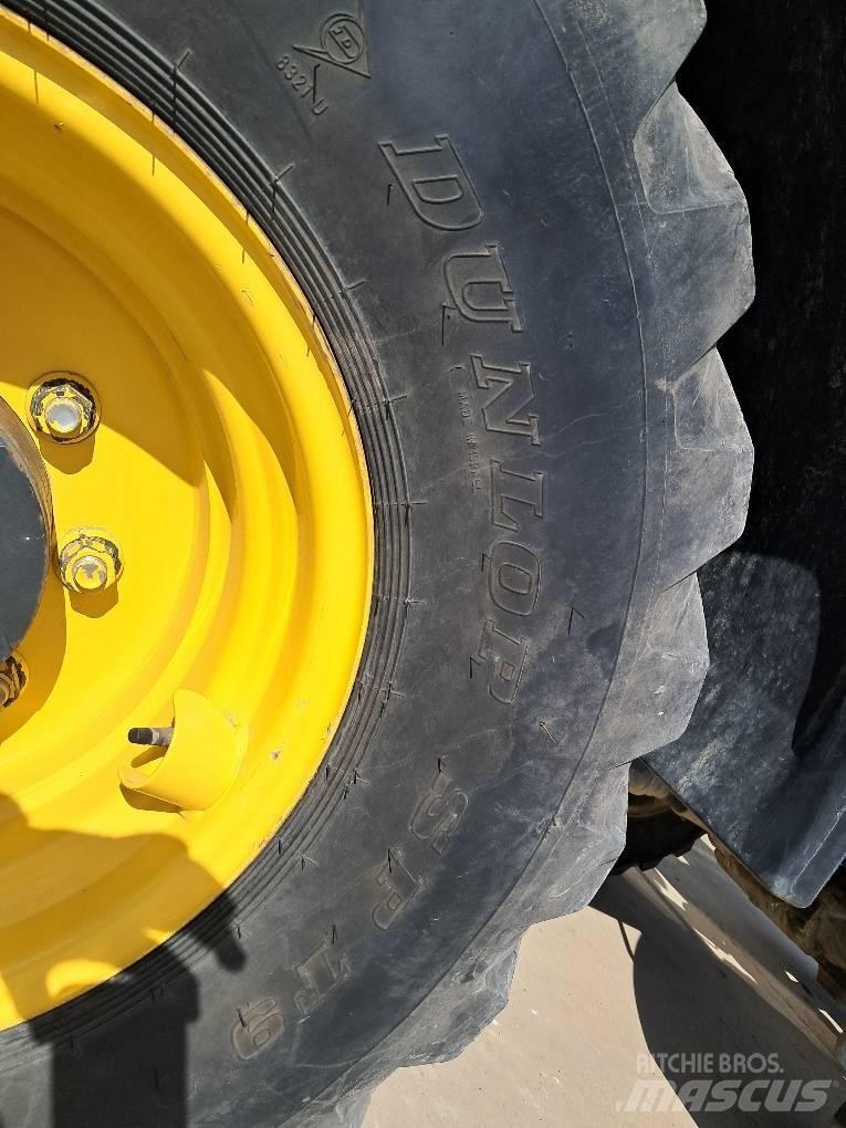 Komatsu WA100M-8 Chargeuse sur pneus