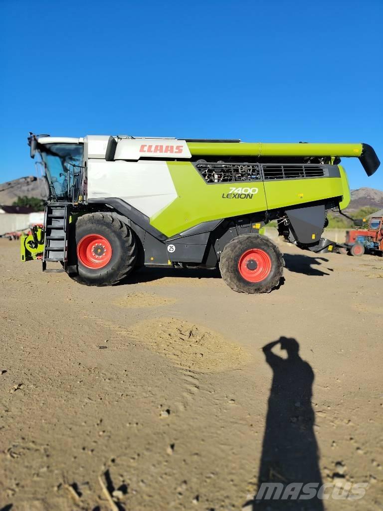 CLAAS Lexion 7400 Moissonneuse batteuse