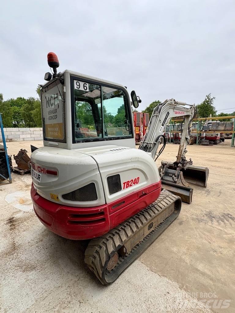 Takeuchi TB 240 Mini pelle < 7t
