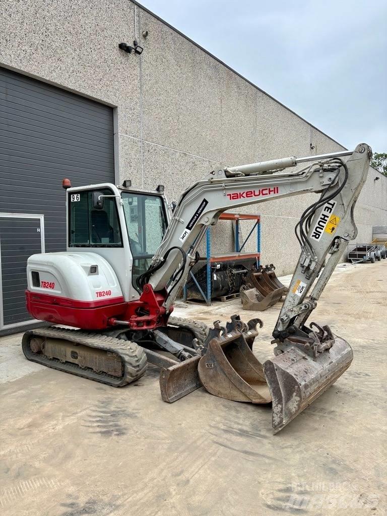 Takeuchi TB 240 Mini pelle < 7t