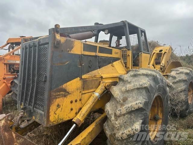 CAT 528 Débusqueur
