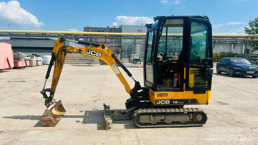 JCB 19 C Mini pelle < 7t