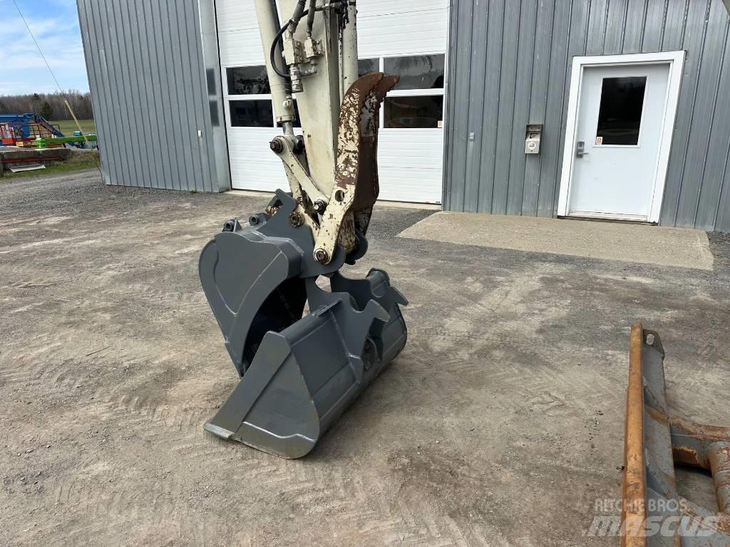 Takeuchi TB 260 Mini pelle < 7t