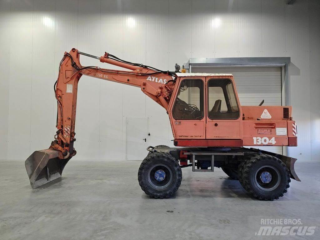 Atlas 1304 Pelle sur pneus