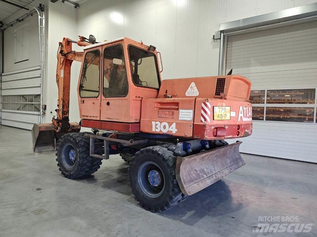 Atlas 1304 Pelle sur pneus