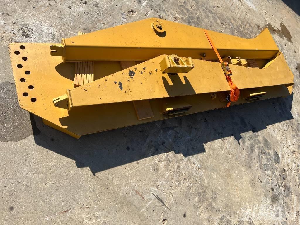 CAT TAILGATE CAT 735 Hayons