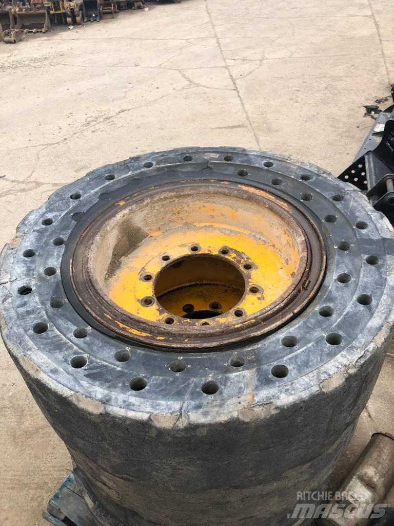  Solid Pneus, roues et jantes