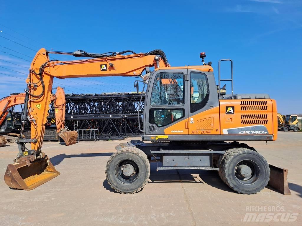 Doosan DX140W-5 Pelle sur pneus