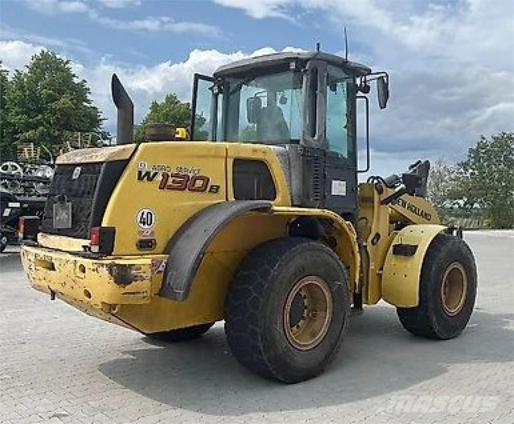 New Holland W 130B Chargeuse sur pneus
