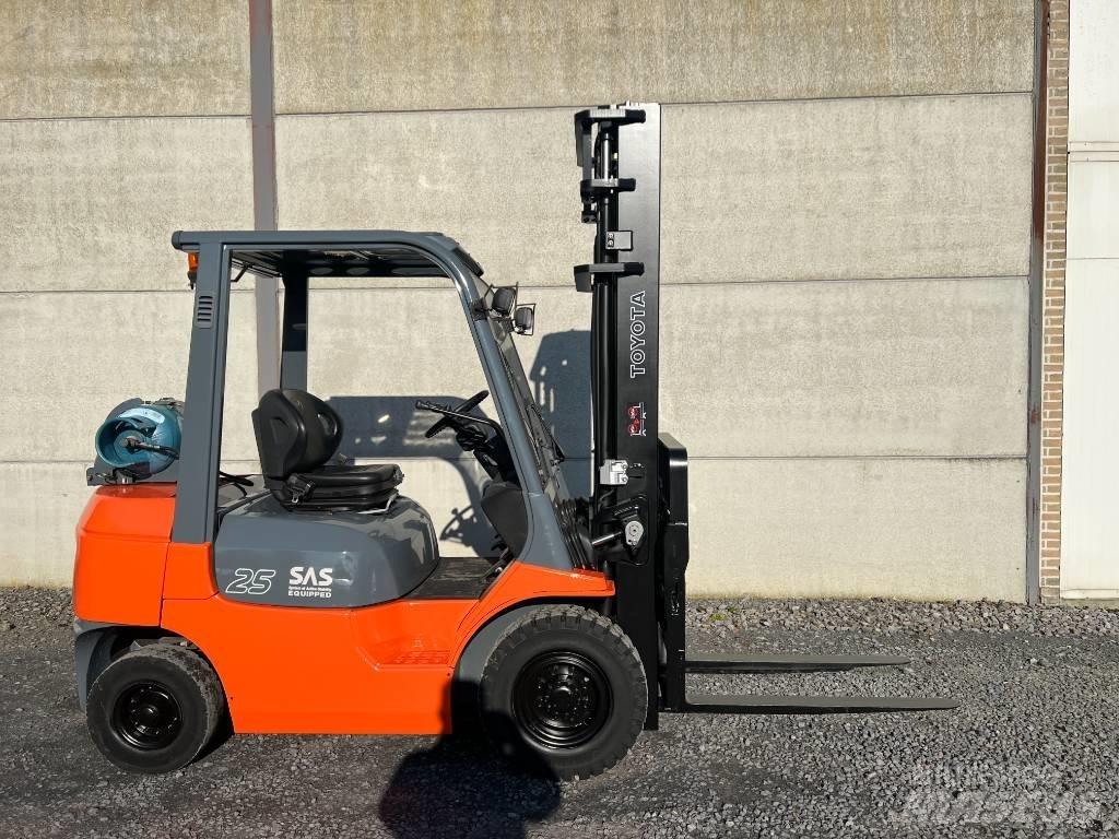 Toyota 42-7FGF25 Chariots GPL