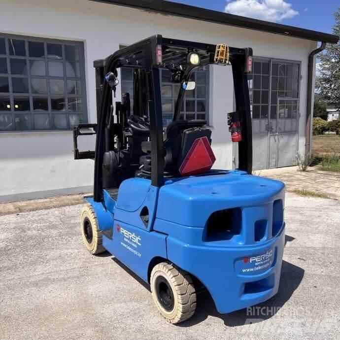 Yale GDP25LX Chariots diesel