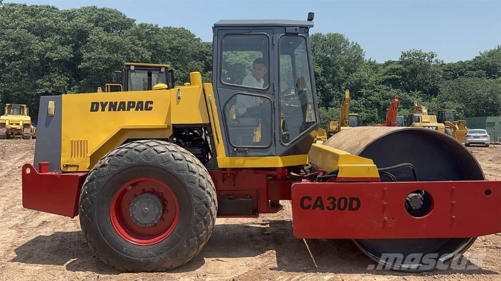 Dynapac CA 30 D Rouleaux monocylindre