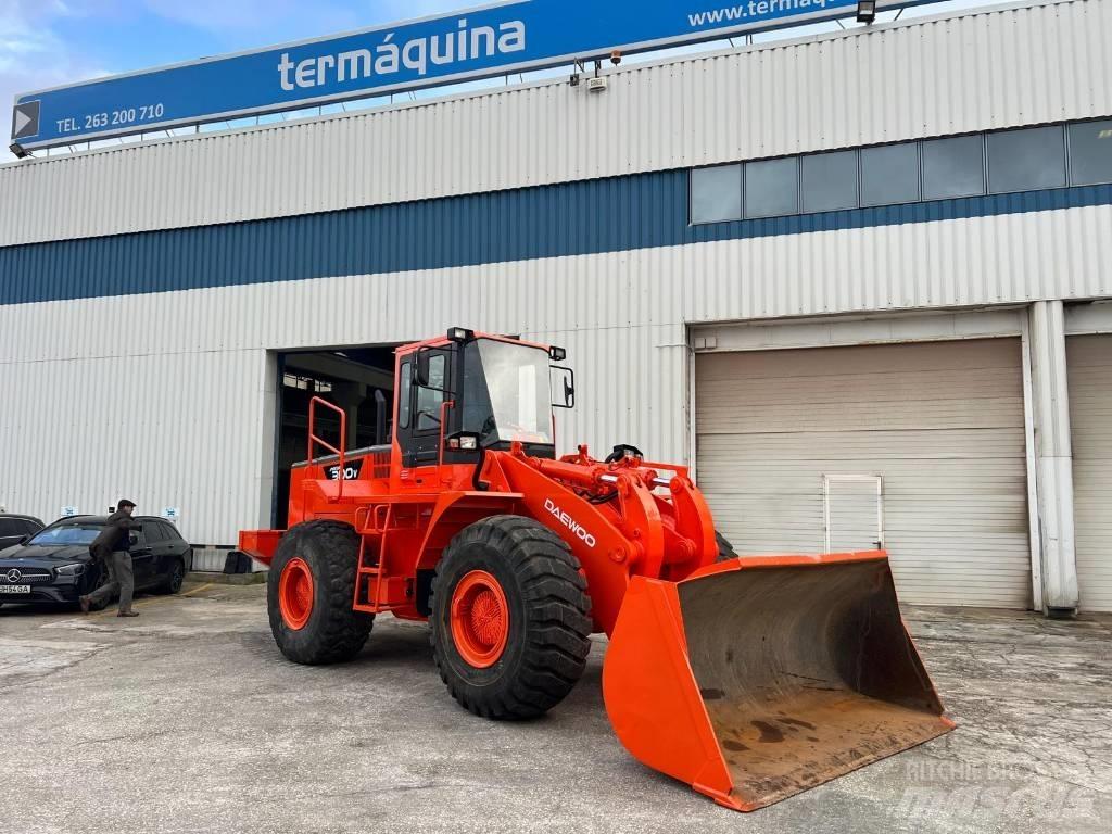 Daewoo Mega 300 III Chargeuse sur pneus