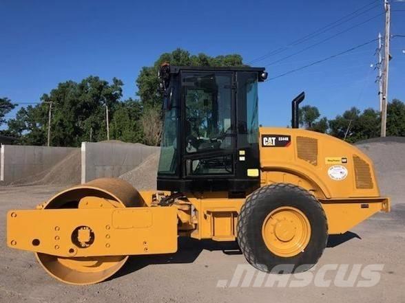 CAT CS44B Rouleaux à pneumatiques