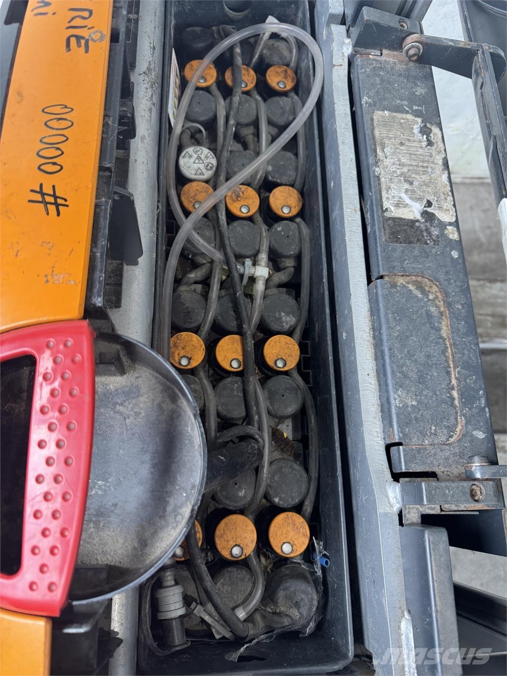 Still EXU-H18 Gerbeur accompagnant