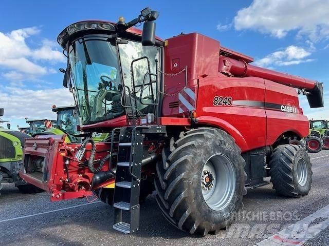 Case IH AF 8240 Moissonneuse batteuse