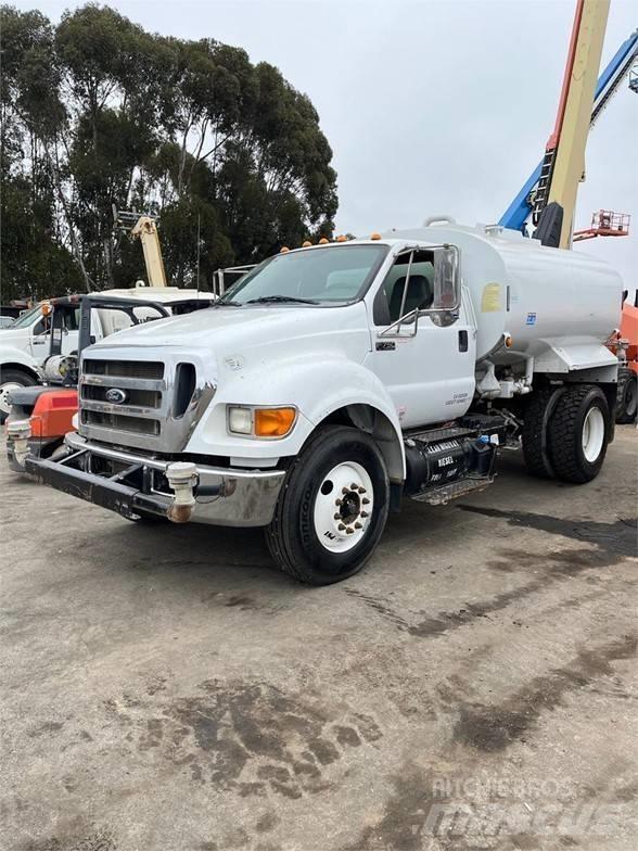 Ford F750 Motrici cisterna