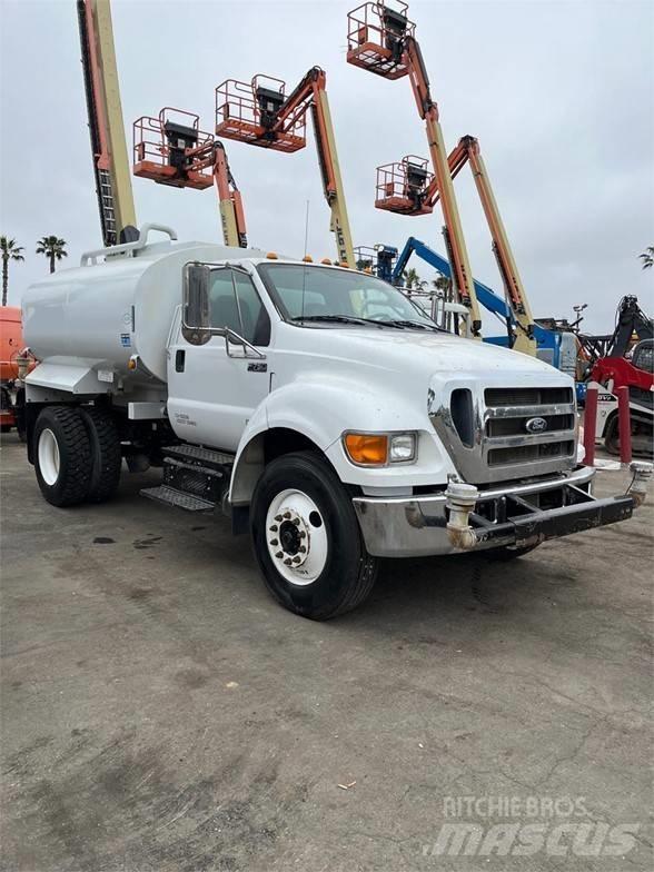 Ford F750 Motrici cisterna