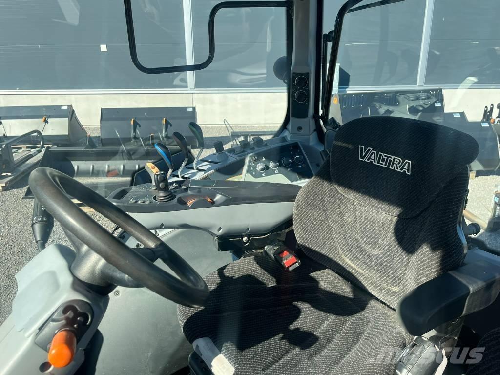 Valtra N 104 HiTech Tracteur