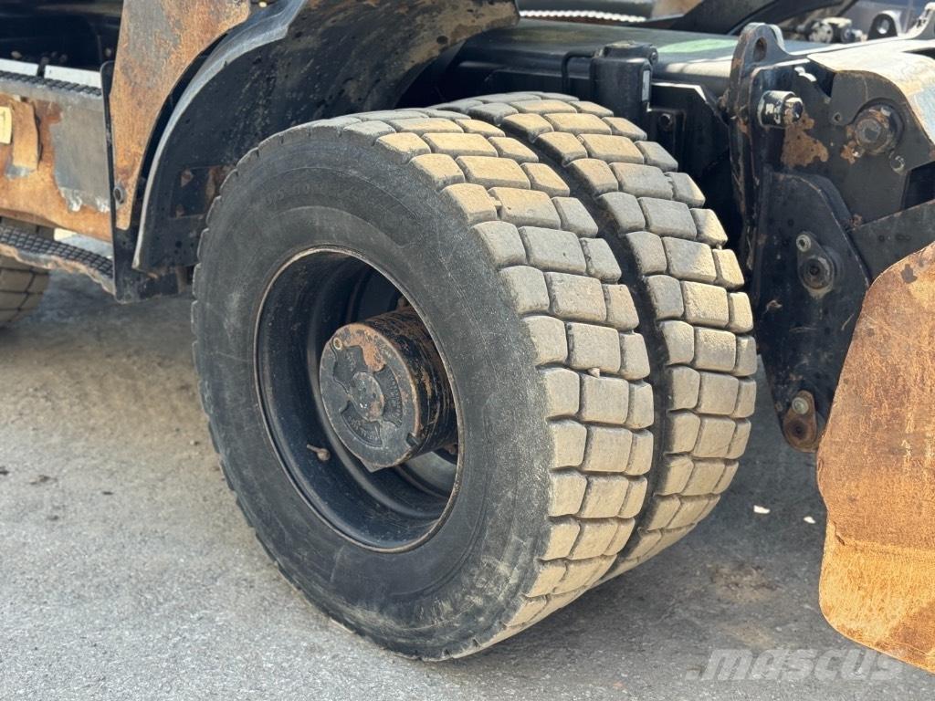 JCB 175 Pelle sur pneus