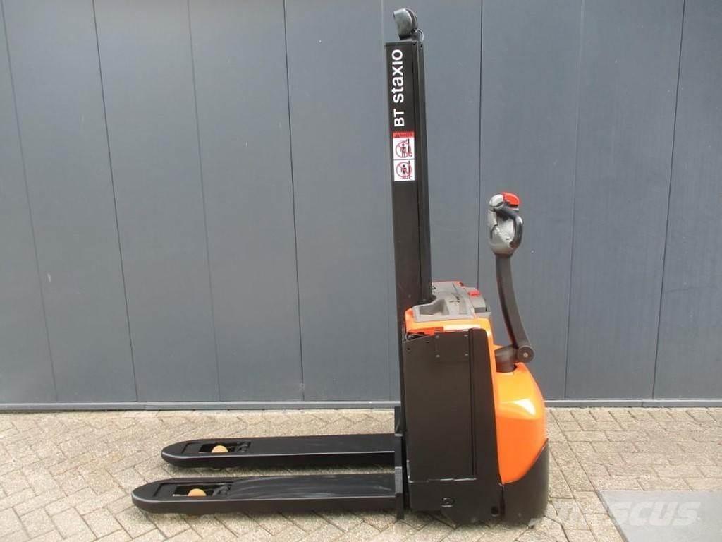 BT SWE 080L Gerbeur accompagnant