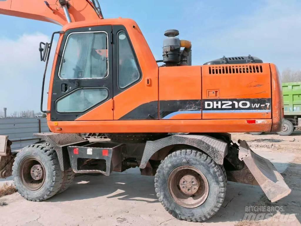 Doosan DH 210 W Pelle sur pneus