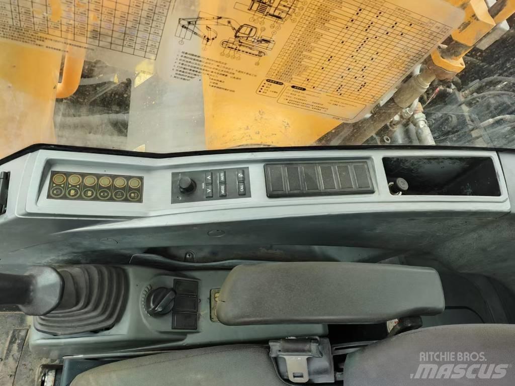 Hyundai R220LC-9S Pelle sur chenilles