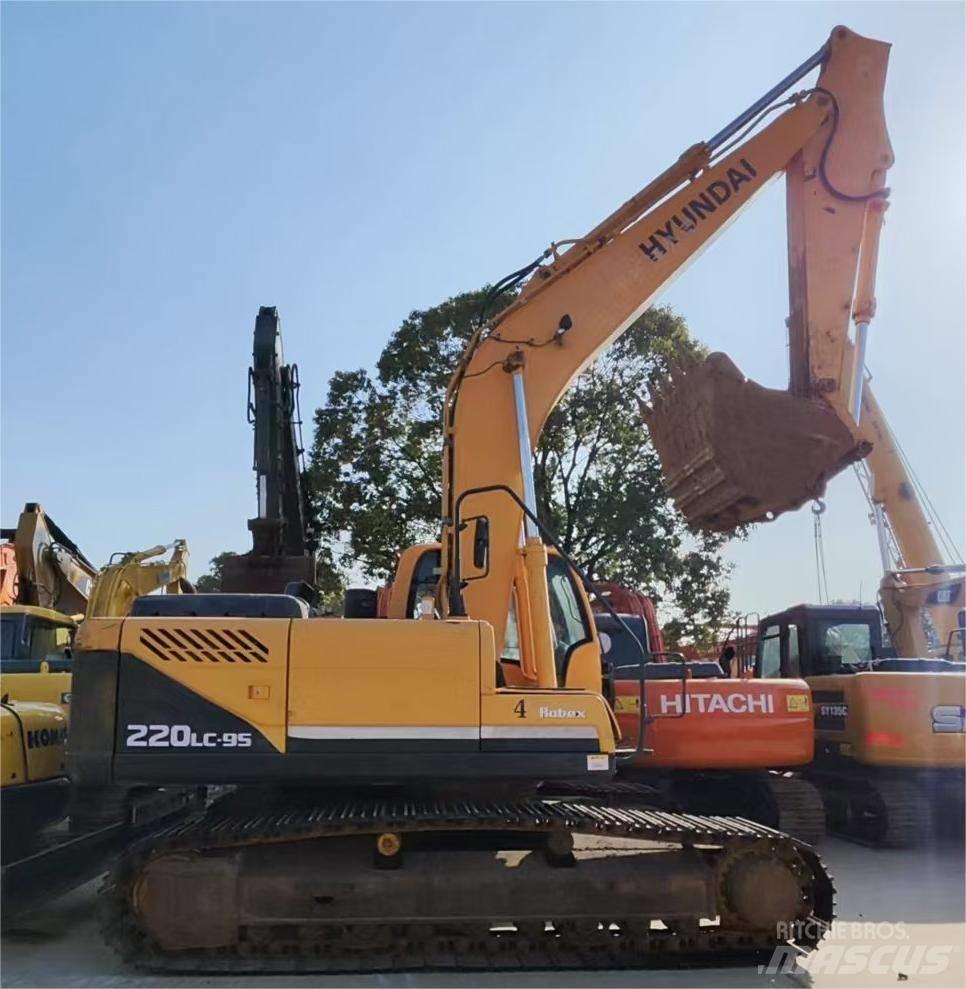 Hyundai R220LC-9S Pelle sur chenilles