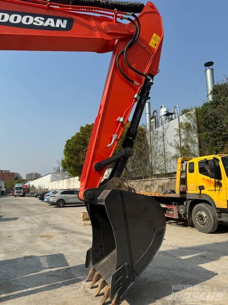 Doosan DX 225 LC Pelle sur chenilles