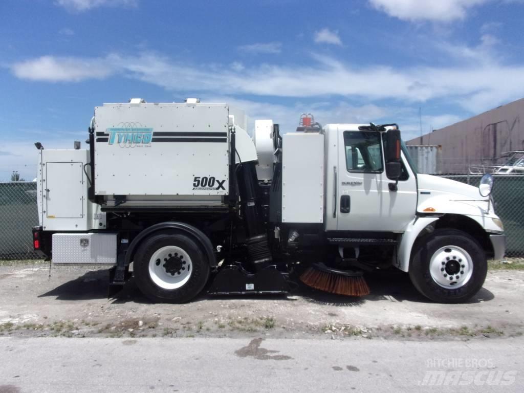 International 4300 Camion balayeur