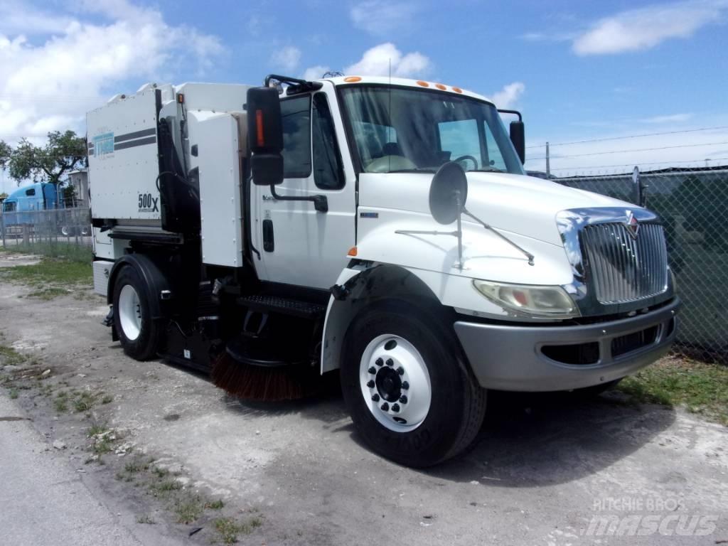 International 4300 Camion balayeur