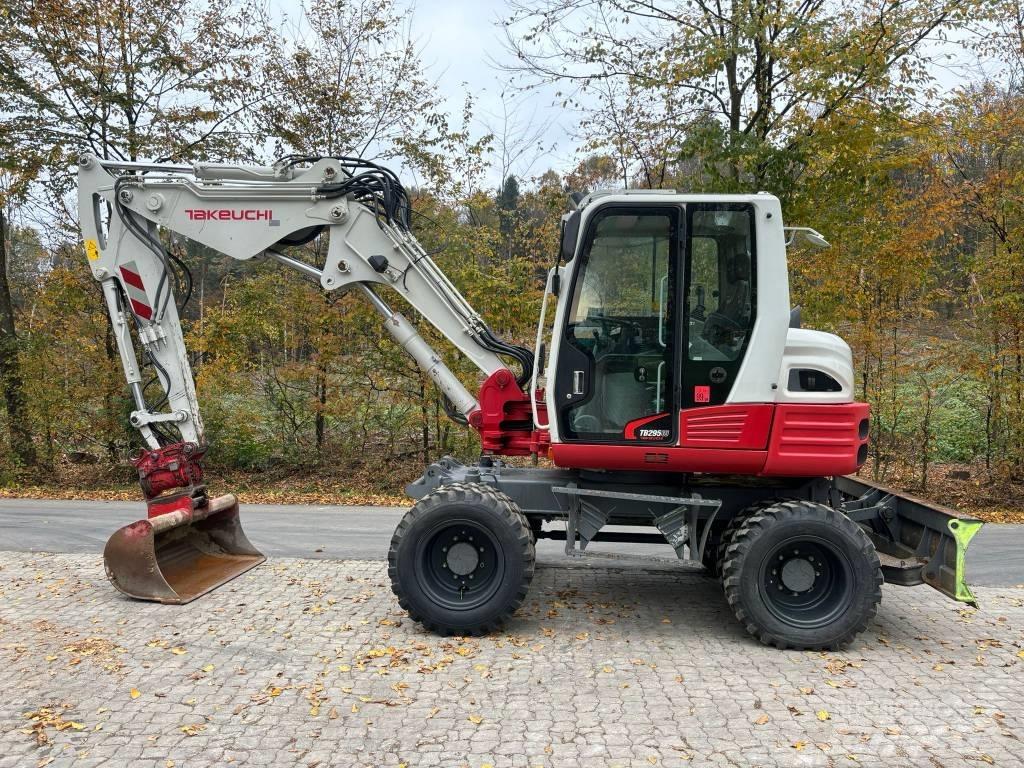 Takeuchi TB 295 W Pelle sur pneus