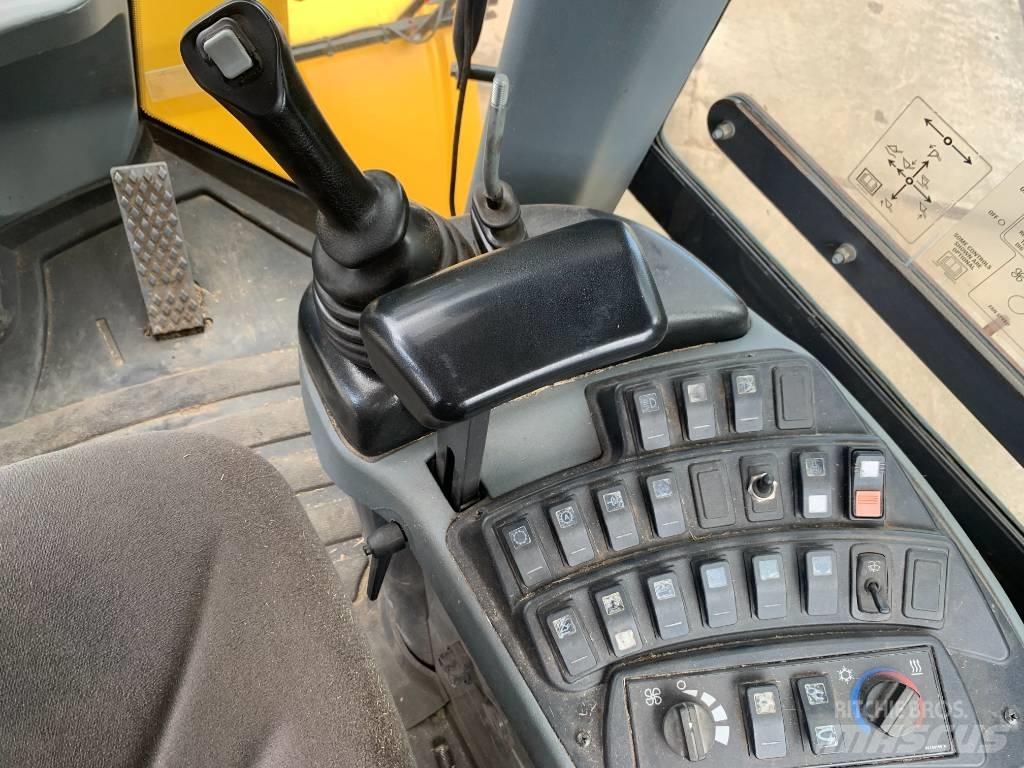 New Holland W 130 C Chargeuse sur pneus