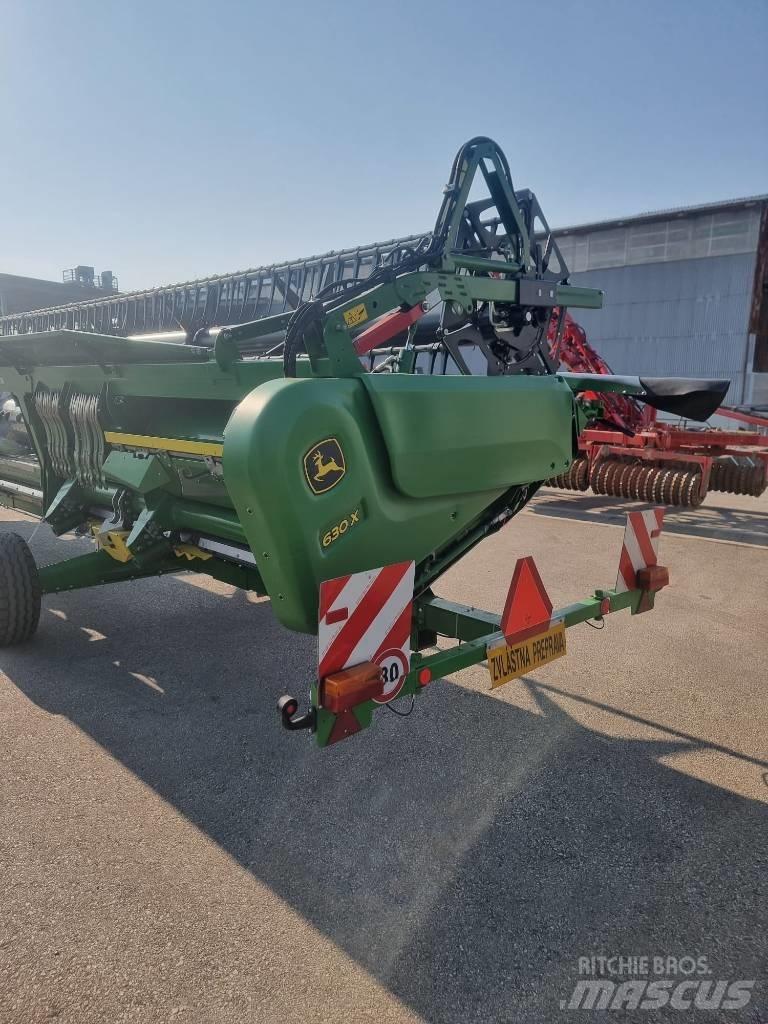 John Deere T 670 i Moissonneuse batteuse