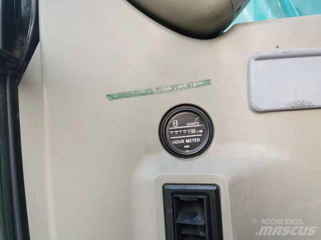 Kobelco SK 135 Pelle sur chenilles