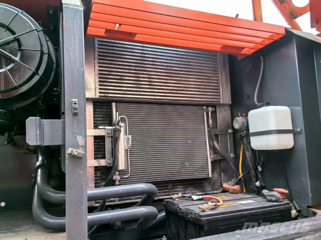 Hitachi ZX 240 HG Pelle sur chenilles
