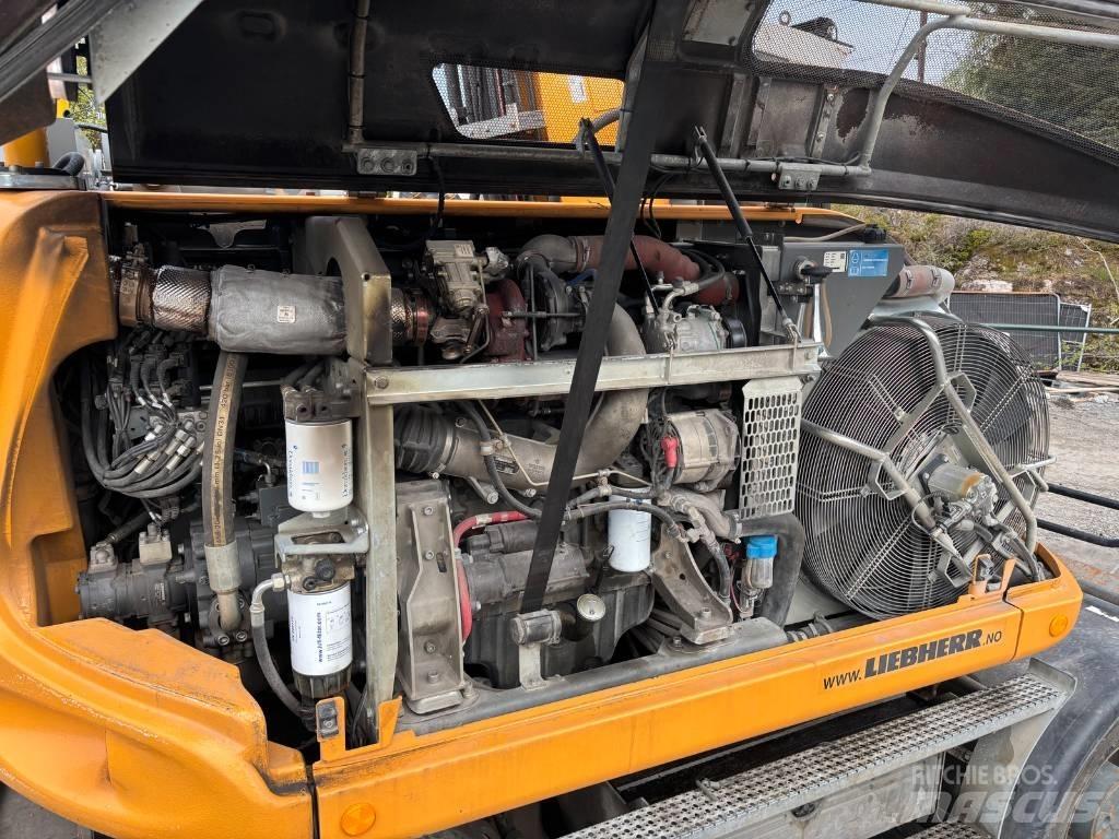 Liebherr A 914 Pelle sur pneus