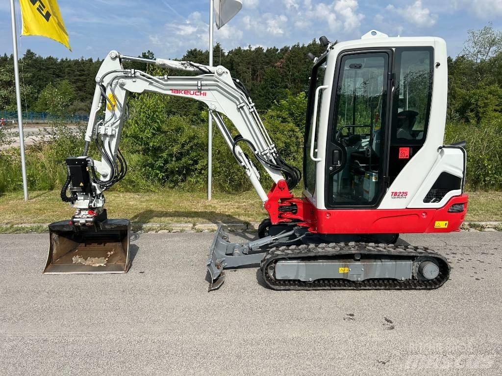 Takeuchi TB 225A V5 Mini pelle < 7t