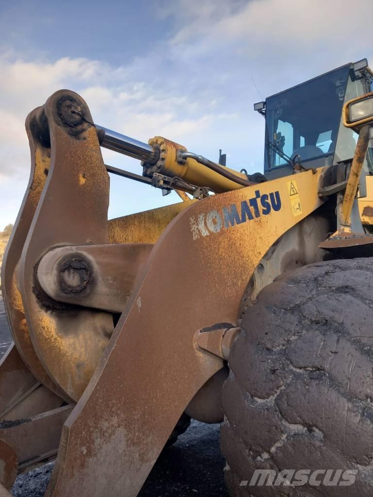 Komatsu WA 600-6 Chargeuse sur pneus