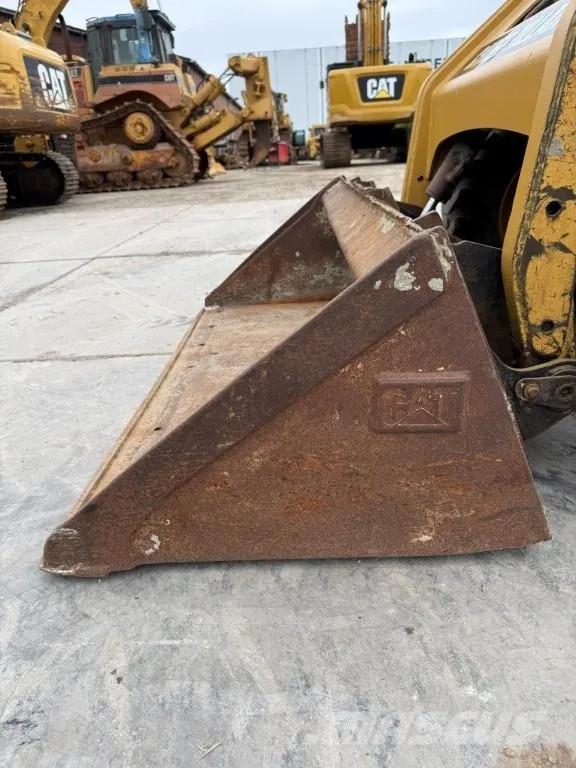 CAT 226B Chargeuse compacte