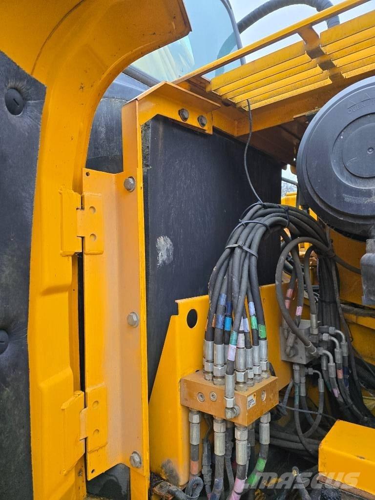 JCB JS 210 LC Pelle sur chenilles