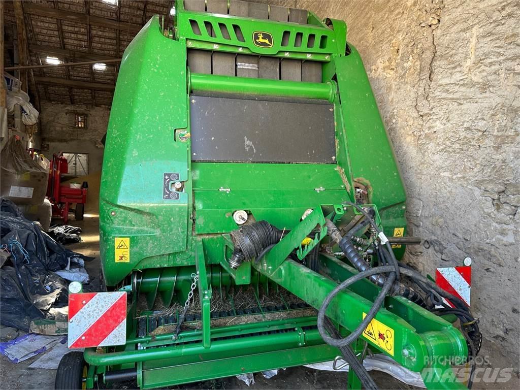 John Deere V461M Presse à balle ronde