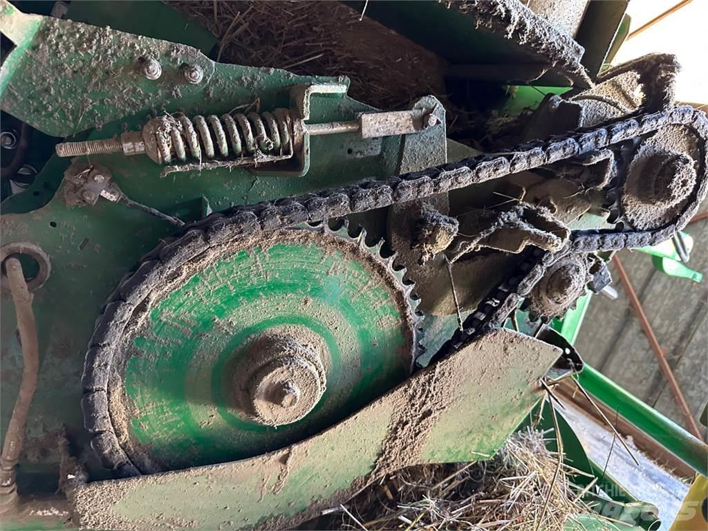 John Deere V461M Presse à balle ronde