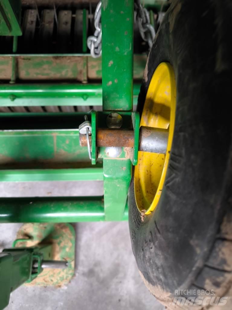 John Deere V461M Presse à balle ronde