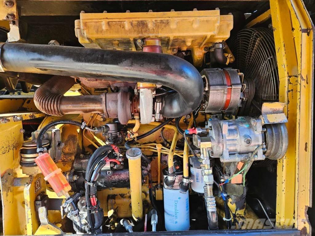 CAT M 312 Pelle sur pneus