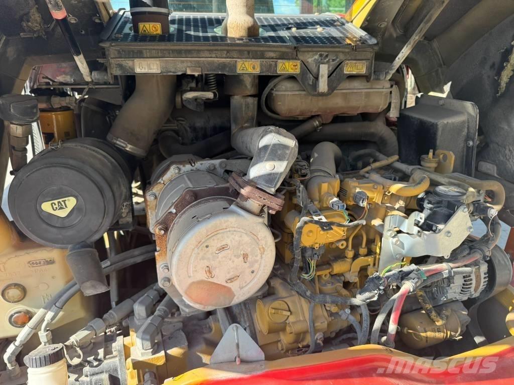 CAT 906M Chargeuse sur pneus